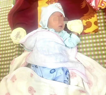 Bé trai sơ sinh bị bỏ trước cổng chùa ở Bắc Ninh, kèm thư nhờ cưu mang