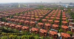 Bí ẩn ngôi làng nghèo bỗng chốc "phất lên" nhờ quyết định táo bạo, xây được khách sạn chọc trời cao 328m, đúc tượng bò bằng vàng nặng 1 tấn