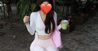 Bị chỉ trích vì mặc đồ ôm sát chụp ảnh ở quán cà phê, chính chủ phân trần: "Chỉ chụp trả job"