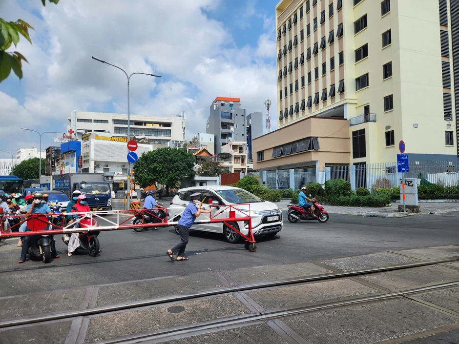 Bị CSGT TP.HCM thổi phạt, nhiều người ngỡ ngàng mới biết mình mắc lỗi này Bị CSGT TP.HCM thổi phạt, nhiều người ngỡ ngàng mới biết mình mắc lỗi này