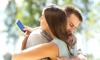 Bị kết án ngoại tình vì 'like dạo'