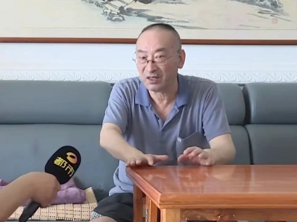 Bi kịch "thần đồng" ở Trung Quốc: Sống bám nhờ lương hưu bố mẹ suốt 6 năm
