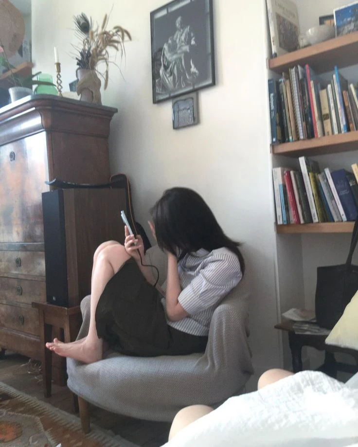 Bị mẹ mắng "con có còn là con người không” vì không nghe điện thoại: Phụ huynh bạo lực ngôn từ, con cái vẫn không được hỗn? Bị mẹ mắng "con có còn là con người không” vì không nghe điện thoại: Phụ huynh bạo lực ngôn từ, con cái vẫn không được hỗn?