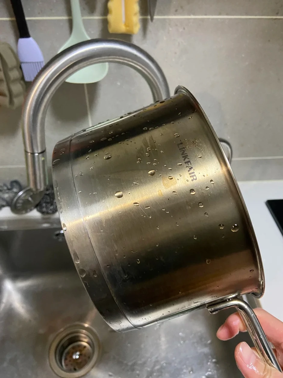Bí quyết làm sạch nồi inox 20 năm vẫn sáng bóng như mới Bí quyết làm sạch nồi inox 20 năm vẫn sáng bóng như mới