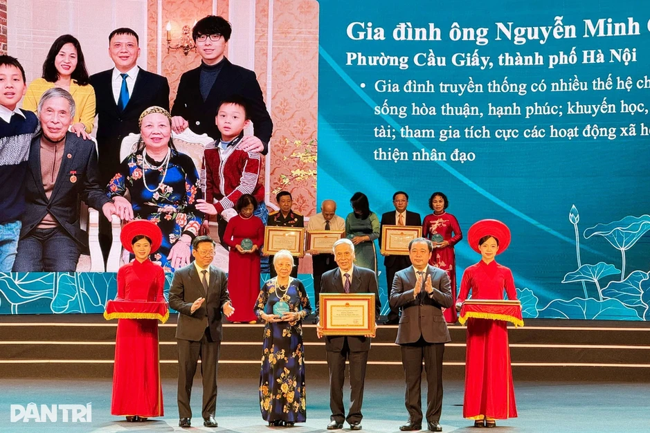 Bí thư Hà Nội nói về mục tiêu xây dựng cuộc sống hạnh phúc của người dân Bí thư Hà Nội nói về mục tiêu xây dựng cuộc sống hạnh phúc của người dân
