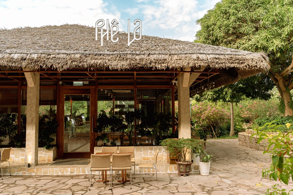 Bị xử phạt, Phê La chính thức nhận lỗi vụ không đeo găng tay và khẩu trang Bị xử phạt, Phê La chính thức nhận lỗi vụ không đeo găng tay và khẩu trang
