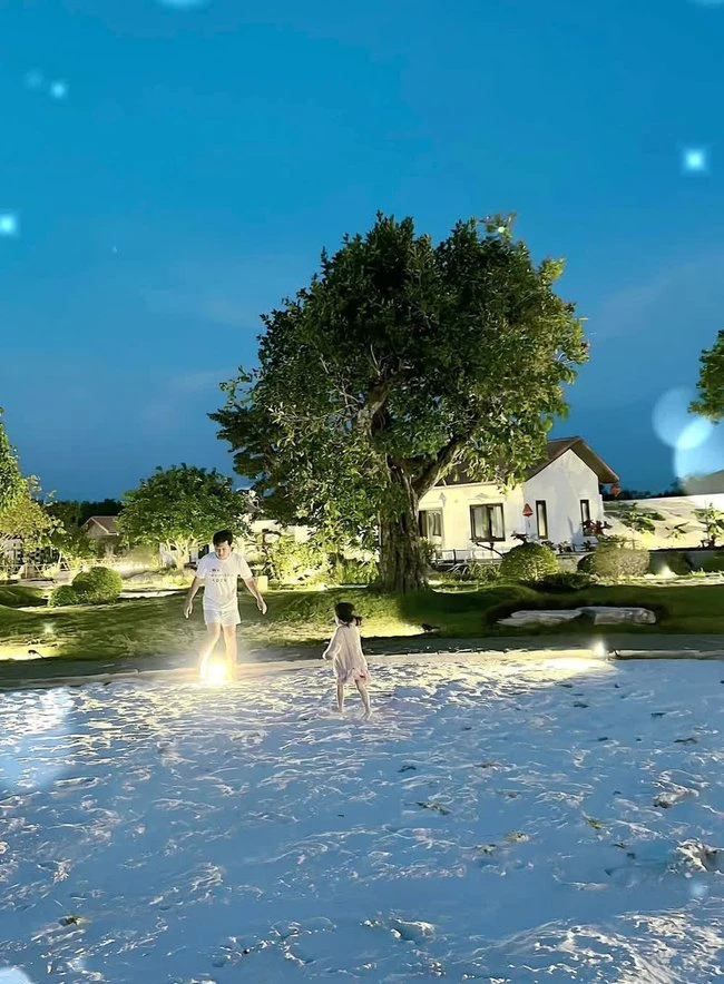 Biệt thự nhà vườn 70 tỷ rộng nghìn m2 của Trường Giang - Nhã Phương