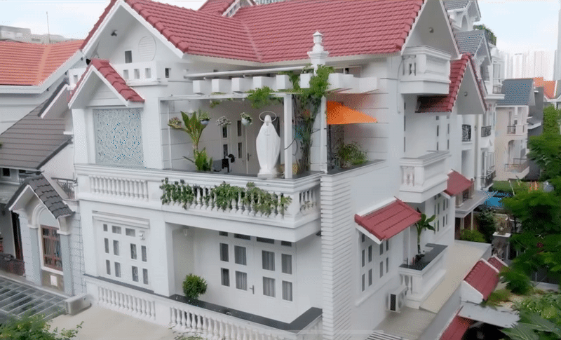 Biệt thự rộng 1.400m2 của Vy Oanh Biệt thự rộng 1.400m2 của Vy Oanh