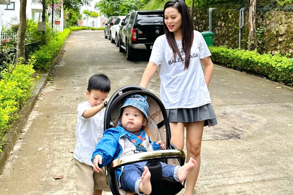 Bỏ chung cư về quê xây nhà, vợ chồng Hà Nội lái ô tô 120km/ngày đi làm Bỏ chung cư về quê xây nhà, vợ chồng Hà Nội lái ô tô 120km/ngày đi làm
