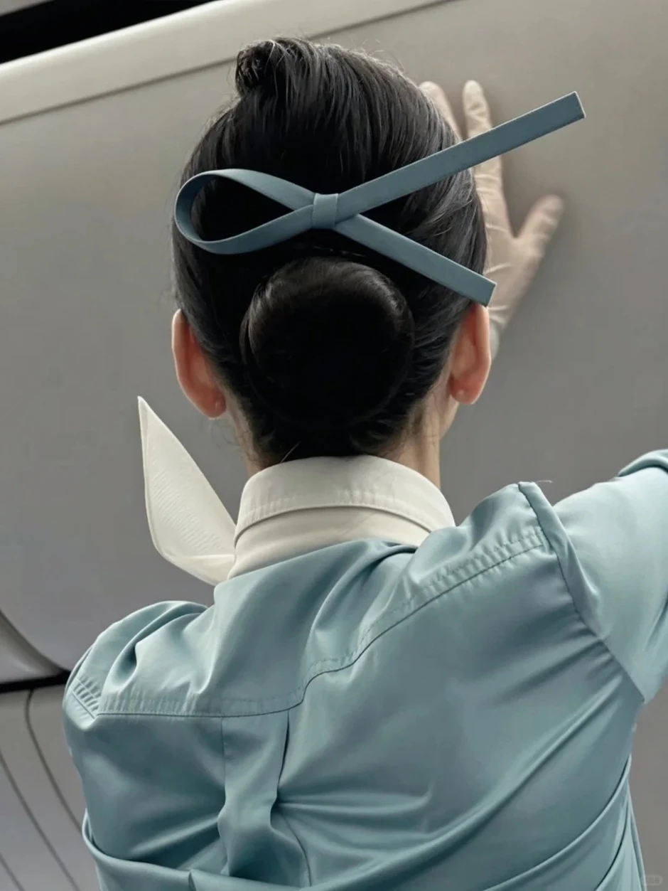 Bộ đồng phục 20 năm của Korean Air: Tại sao một thiết kế từ 2005 lại đang viral khắp mạng xã hội? Bộ đồng phục 20 năm của Korean Air: Tại sao một thiết kế từ 2005 lại đang viral khắp mạng xã hội?