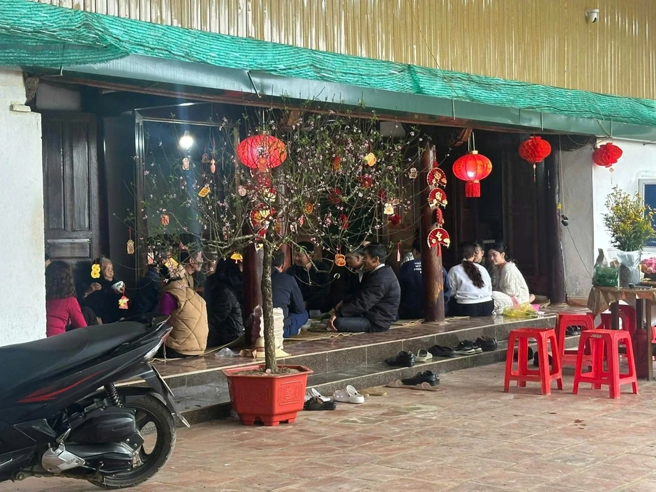 Bố mẹ chồng ở Lào Cai, lái xe 1h sáng đi 400km tới nhà con dâu ăn Tết ngoại