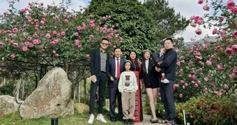 Bố mẹ chồng ở Lào Cai, lái xe 1h sáng đi 400km tới nhà con dâu ăn Tết ngoại