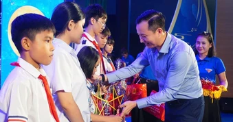 BSR mang Tết Trung thu đến các em thiếu nhi có hoàn cảnh khó khăn