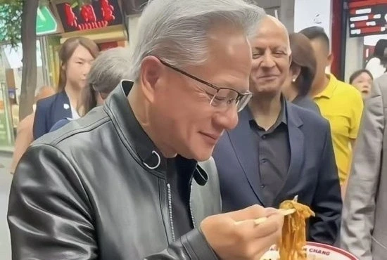 Bức ảnh bữa cơm gia đình của tỷ phú Jensen Huang khiến nhiều người suy ngẫm Bức ảnh bữa cơm gia đình của tỷ phú Jensen Huang khiến nhiều người suy ngẫm