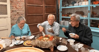 Bức ảnh bữa cơm gia đình của tỷ phú Jensen Huang khiến nhiều người suy ngẫm