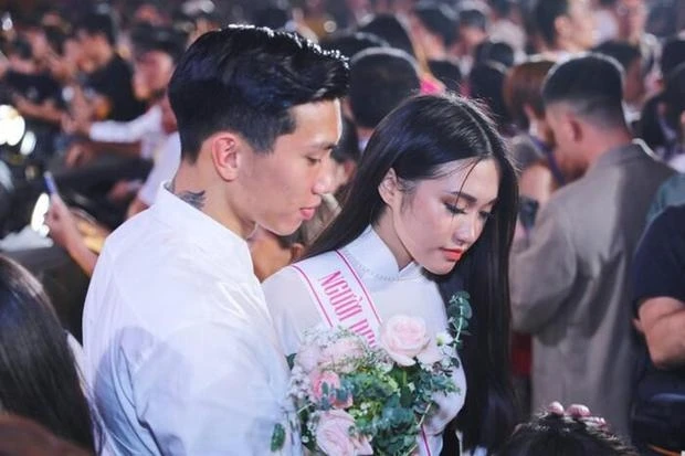 Bức ảnh Đoàn Văn Hậu gặp gỡ Doãn Hải My ngay trước thời điểm đặc biệt được chia sẻ trở lại Bức ảnh Đoàn Văn Hậu gặp gỡ Doãn Hải My ngay trước thời điểm đặc biệt được chia sẻ trở lại