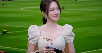 Bức ảnh thân mật trên story của Linh Nắng khiến fan ngỡ ngàng