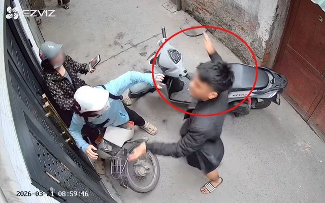 Bức xúc clip nam thanh niên chặn đánh 2 phụ nữ trong ngõ ở Hà Nội: Công an thông tin bất ngờ Bức xúc clip nam thanh niên chặn đánh 2 phụ nữ trong ngõ ở Hà Nội: Công an thông tin bất ngờ
