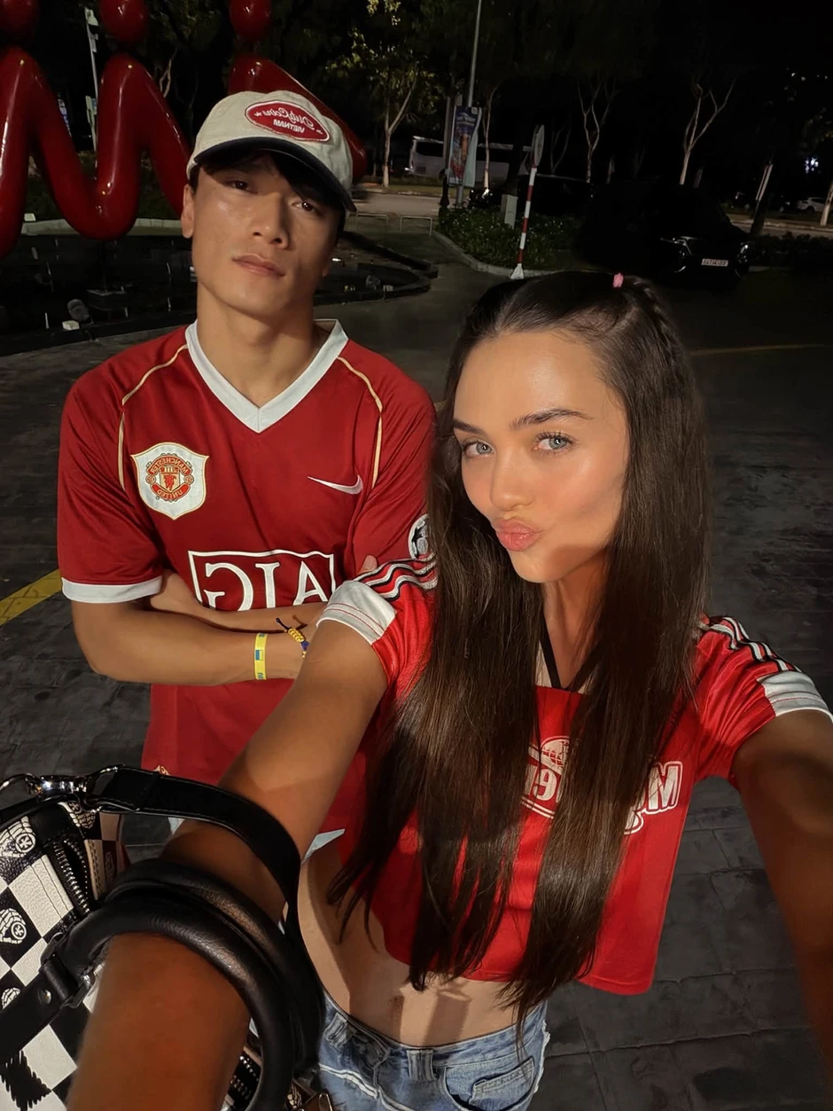 Bùi Tiến Dũng vỡ òa ngày đón vợ mẫu Tây trở lại Việt Nam: "Bây giờ bố sẽ ngủ ngon hơn vào mỗi đêm rồi"