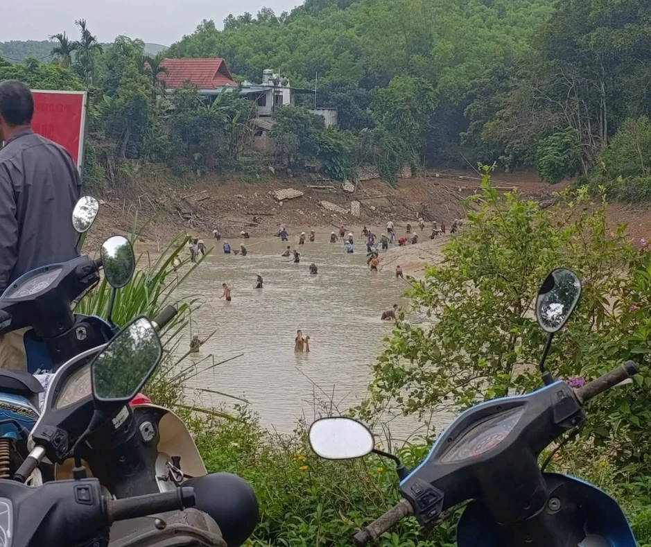 Cả làng ở Phú Thọ góp tiền nuôi cá chung, thu cả tấn chia cho từng hộ Cả làng ở Phú Thọ góp tiền nuôi cá chung, thu cả tấn chia cho từng hộ