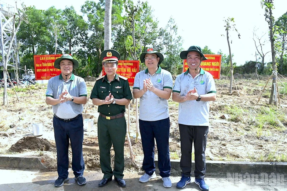 Cà Mau đồng loạt phát động “Tết trồng cây đời đời nhớ ơn Bác Hồ”