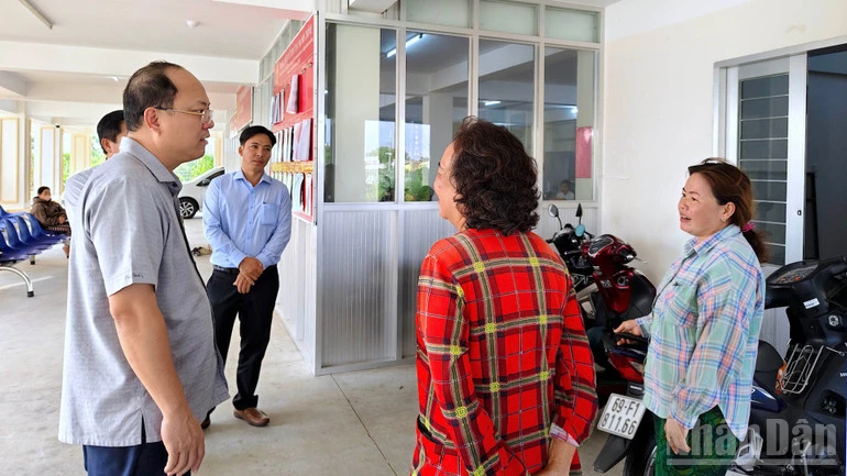 Cà Mau khẩn trương tháo gỡ tình trạng thiếu nhân sự tại xã miền biển Tân Thuận Cà Mau khẩn trương tháo gỡ tình trạng thiếu nhân sự tại xã miền biển Tân Thuận