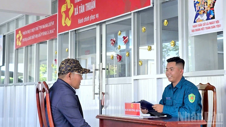 Cà Mau khẩn trương tháo gỡ tình trạng thiếu nhân sự tại xã miền biển Tân Thuận Cà Mau khẩn trương tháo gỡ tình trạng thiếu nhân sự tại xã miền biển Tân Thuận