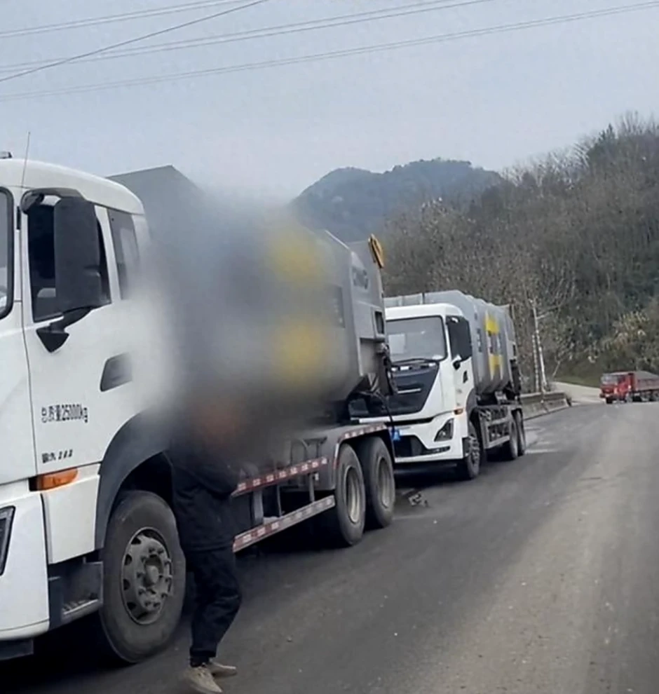 Cả nhà bới 10 tấn rác tìm túi vàng Cả nhà bới 10 tấn rác tìm túi vàng