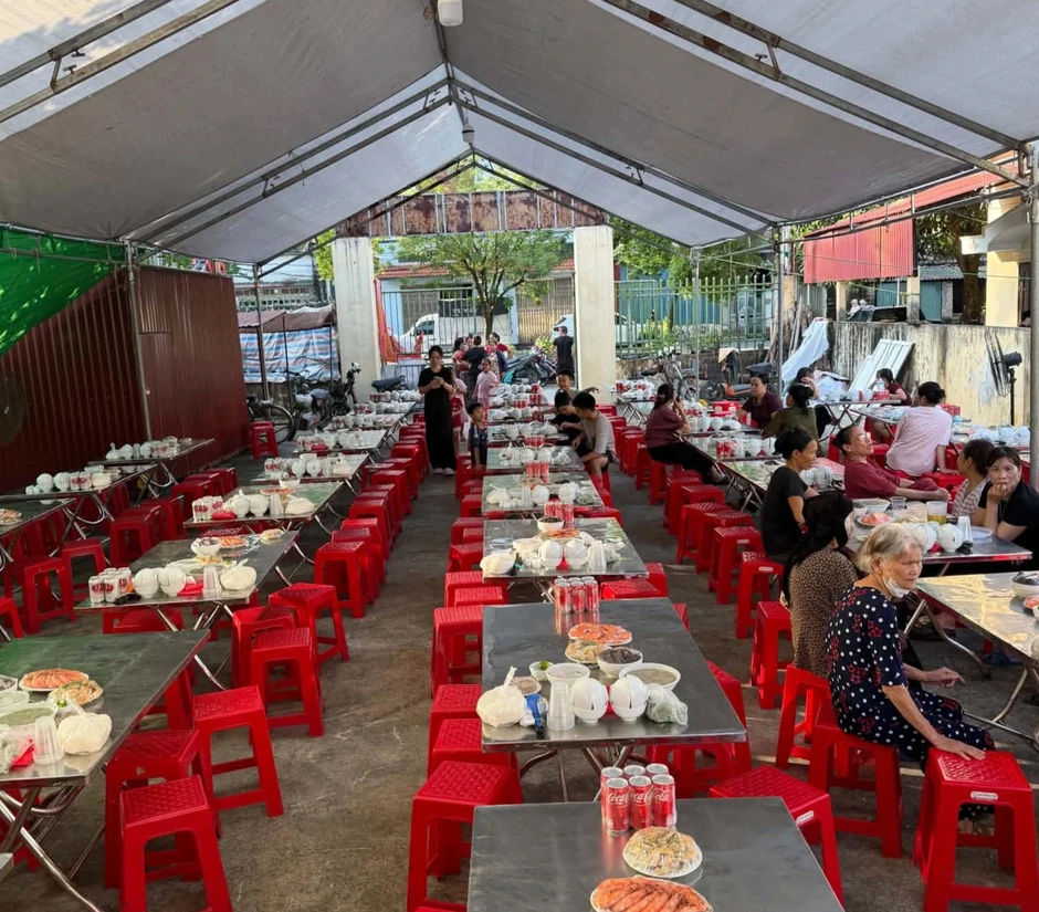 Cả xóm chi gần trăm triệu đồng, dựng rạp bày 80 mâm liên hoan dịp Trung thu Cả xóm chi gần trăm triệu đồng, dựng rạp bày 80 mâm liên hoan dịp Trung thu