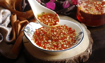 Cách pha nước mắm chua ngọt tỏi ớt luôn nổi - Báo TinVina Cooking