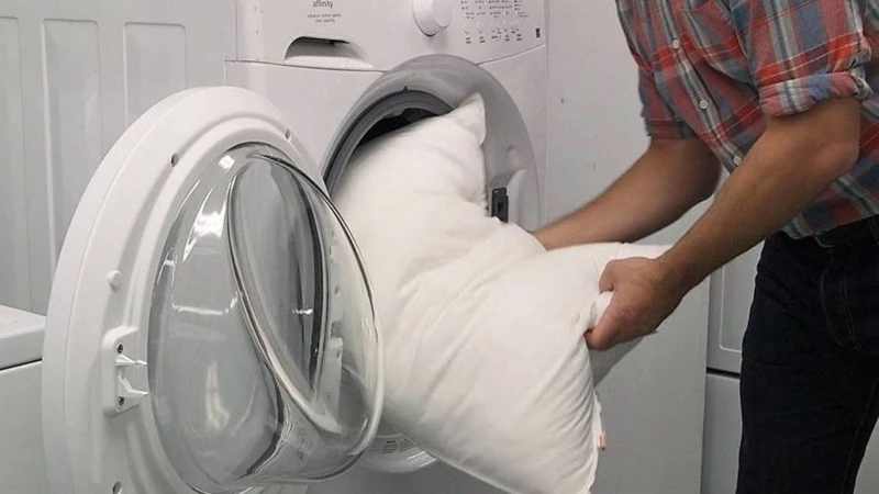 Cách vệ sinh gối ngủ để loại bỏ vi khuẩn, nấm mốc gây hại Cách vệ sinh gối ngủ để loại bỏ vi khuẩn, nấm mốc gây hại