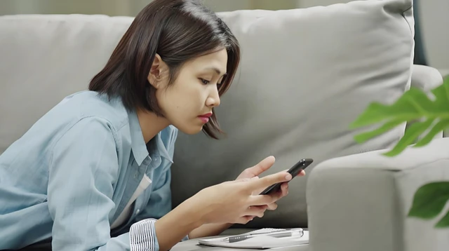 Cãi nhau rồi bỏ về nhà mẹ đẻ để "dằn mặt" chồng, tôi chết lặng khi lướt Facebook chị chồng và thấy một cảnh không thể tin nổi