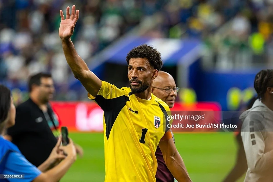 Cái ôm của Messi dành cho thủ quân 40 tuổi của Cape Verde sau trận đấu gây sốt Cái ôm của Messi dành cho thủ quân 40 tuổi của Cape Verde sau trận đấu gây sốt