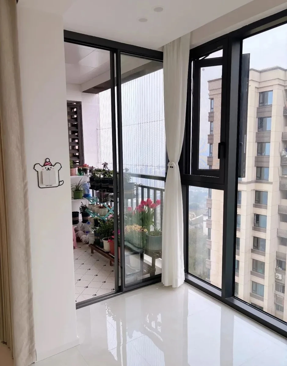 Cải tạo ban công 8m2 quá vi diệu, cái kết khiến hàng xóm cũng muốn "bắt chước" Cải tạo ban công 8m2 quá vi diệu, cái kết khiến hàng xóm cũng muốn "bắt chước"
