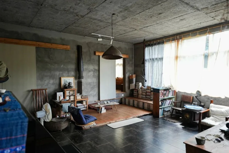 Cải tạo căn hộ 45m² thành nơi lý tưởng không điều hòa và đồ cũ vẫn đẹp