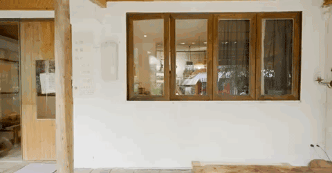 Cải tạo căn hộ 45m² thành nơi lý tưởng không điều hòa và đồ cũ vẫn đẹp