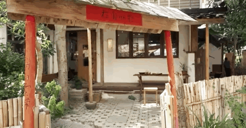 Cải tạo căn hộ 45m² thành nơi lý tưởng không điều hòa và đồ cũ vẫn đẹp