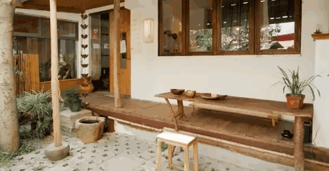 Cải tạo căn hộ 45m² thành nơi lý tưởng không điều hòa và đồ cũ vẫn đẹp