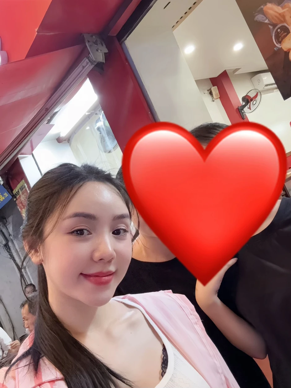 Cam thường lia trúng 3 mỹ nhân phim Việt giờ vàng VTV đi ăn nem nướng: Quỳnh Kool, Quỳnh Nga mặt nhỏ xíu, Lã Thanh Huyền trông lạ nhất Cam thường lia trúng 3 mỹ nhân phim Việt giờ vàng VTV đi ăn nem nướng: Quỳnh Kool, Quỳnh Nga mặt nhỏ xíu, Lã Thanh Huyền trông lạ nhất