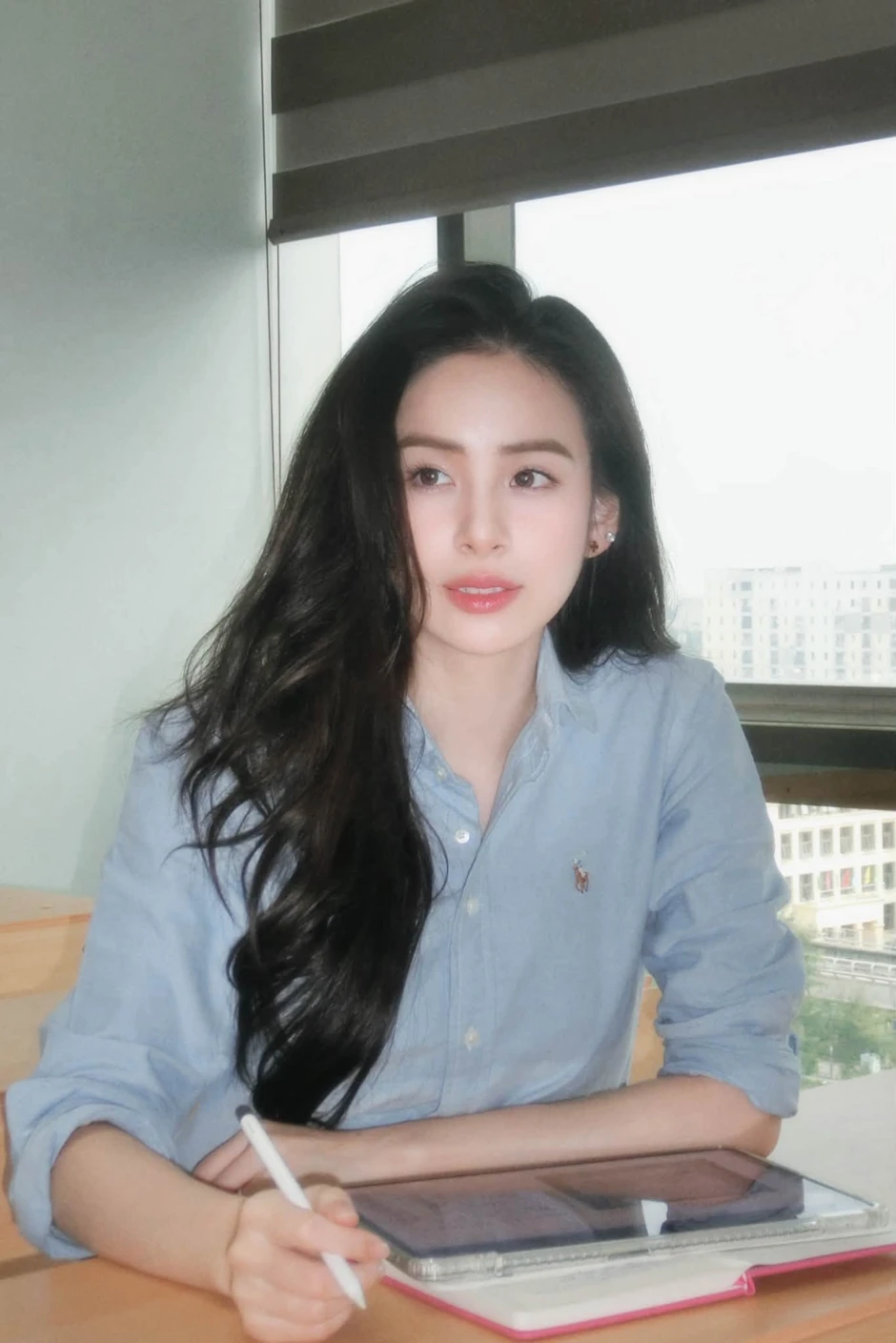 Căn bếp của mỹ nhân SN 2002 làm dâu cựu Chủ tịch Căn bếp của mỹ nhân SN 2002 làm dâu cựu Chủ tịch