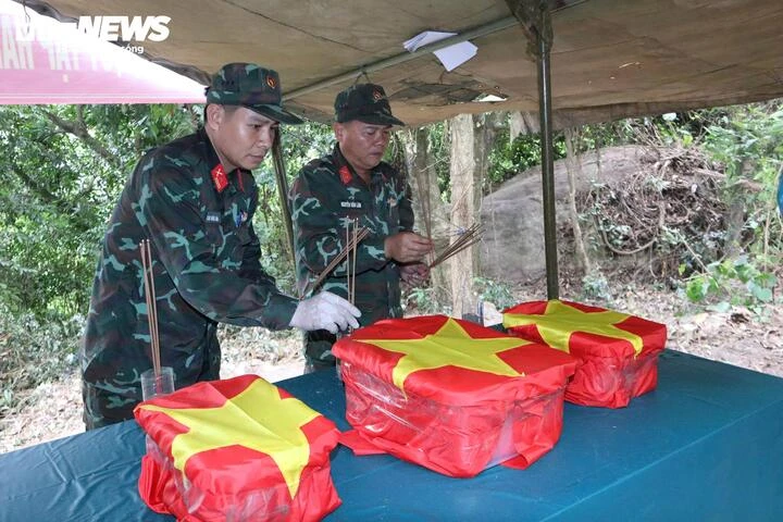 Cận cảnh hang Đá Sập - nơi phát hiện 5 hài cốt liệt sĩ cùng nhiều di vật Cận cảnh hang Đá Sập - nơi phát hiện 5 hài cốt liệt sĩ cùng nhiều di vật