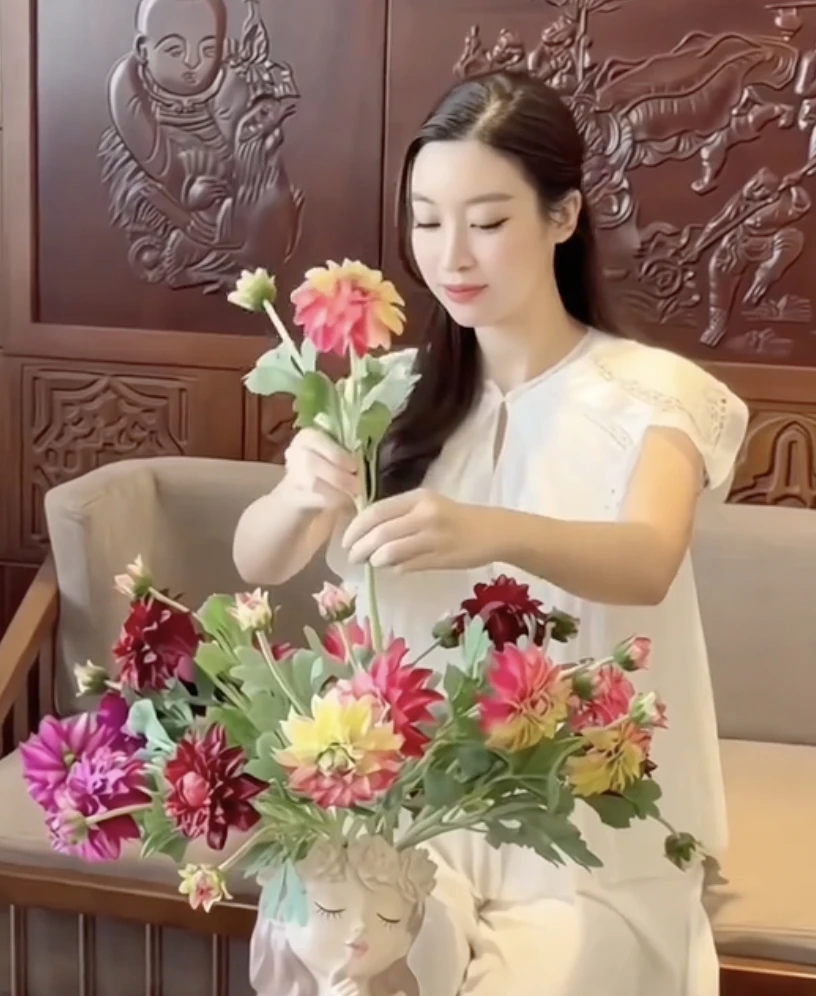 Cận cảnh mâm cơm chuẩn "vợ đảm" của Đỗ Mỹ Linh, hé lộ cuộc sống làm dâu hào môn nhà bầu Hiển Cận cảnh mâm cơm chuẩn "vợ đảm" của Đỗ Mỹ Linh, hé lộ cuộc sống làm dâu hào môn nhà bầu Hiển