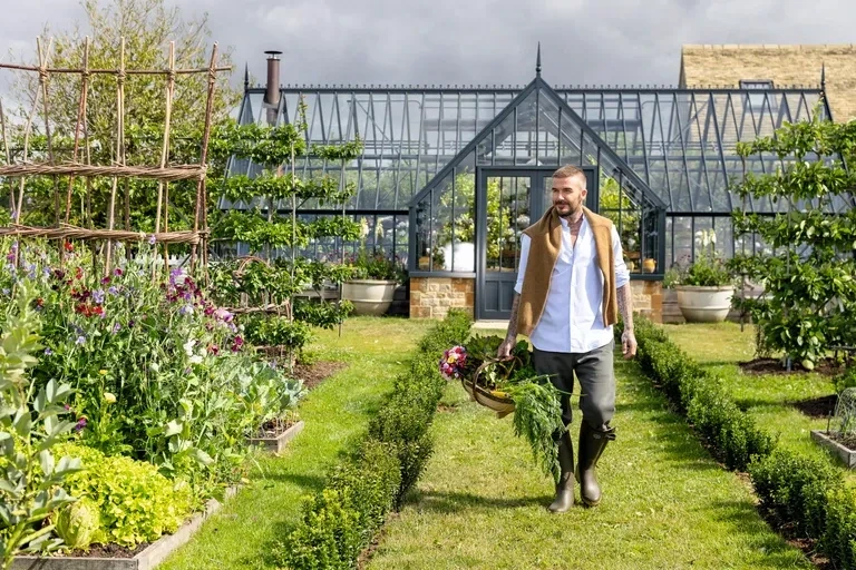 Cận cảnh ngôi nhà đồng quê nơi Beckham dùng để nuôi gà, trồng hoa Cận cảnh ngôi nhà đồng quê nơi Beckham dùng để nuôi gà, trồng hoa
