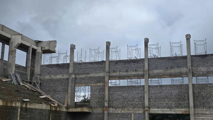Cận cảnh nhà thi đấu ở Đắk Lắk nứt gãy một phần khi đang thi công Cận cảnh nhà thi đấu ở Đắk Lắk nứt gãy một phần khi đang thi công