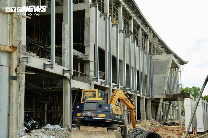 Cận cảnh quảng trường gần 200 tỷ ở Huế sau nhiều lần trễ hẹn ngày về đích Cận cảnh quảng trường gần 200 tỷ ở Huế sau nhiều lần trễ hẹn ngày về đích