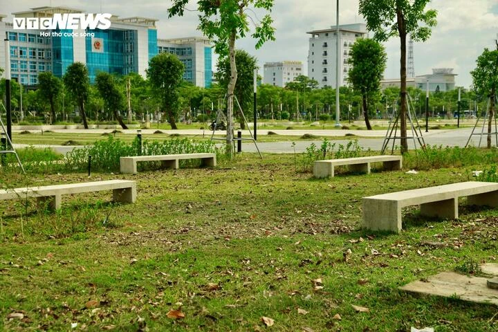 Cận cảnh quảng trường gần 200 tỷ ở Huế sau nhiều lần trễ hẹn ngày về đích Cận cảnh quảng trường gần 200 tỷ ở Huế sau nhiều lần trễ hẹn ngày về đích
