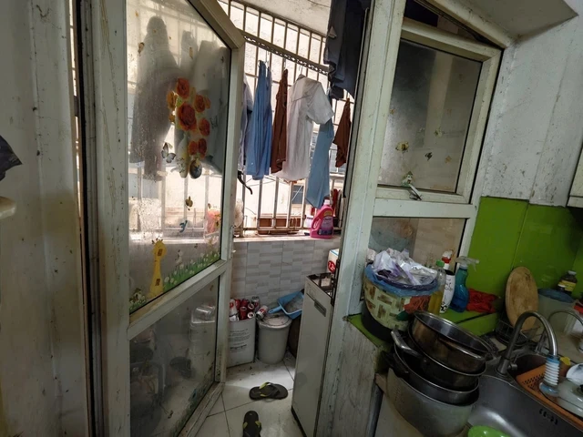 Căn hộ 58m2, mốc meo, không sổ rao bán 3 tỷ ở Hà Nội gây bão mạng: Chủ nhà lên tiếng bất ngờ Căn hộ 58m2, mốc meo, không sổ rao bán 3 tỷ ở Hà Nội gây bão mạng: Chủ nhà lên tiếng bất ngờ