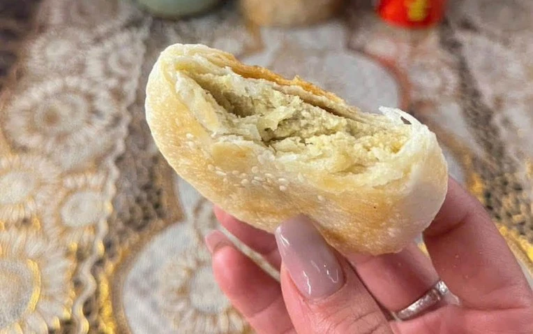 Cắn miếng bánh hạt dẻ chồng mang về từ chuyến công tác, tôi cười nhạt nhìn lại hôn nhân 10 năm Cắn miếng bánh hạt dẻ chồng mang về từ chuyến công tác, tôi cười nhạt nhìn lại hôn nhân 10 năm