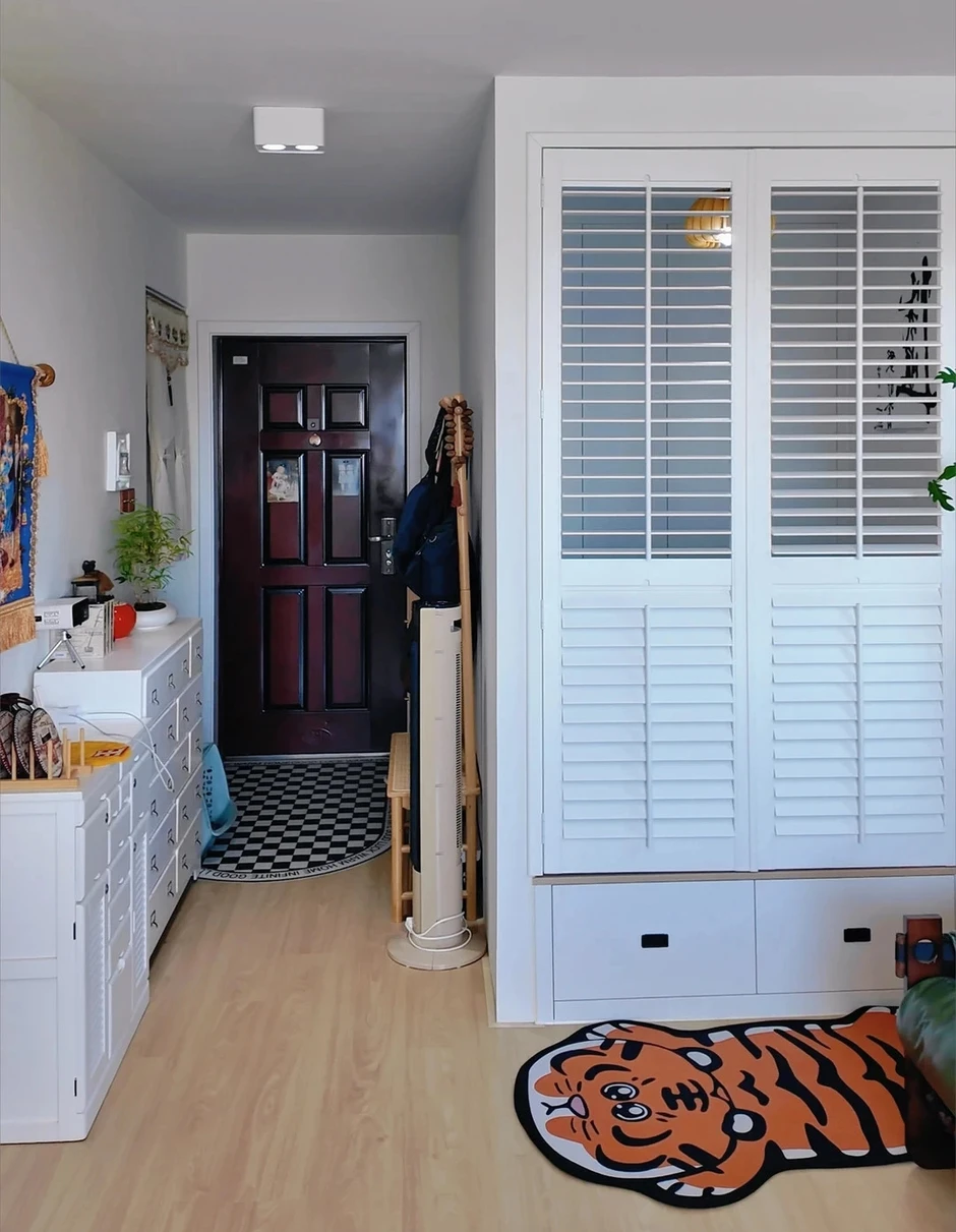 Căn nhà 33m2 của chàng trai sống một mình gây sốt: Phòng ngủ chỉ 3m2 nằm ngay trong phòng khách!