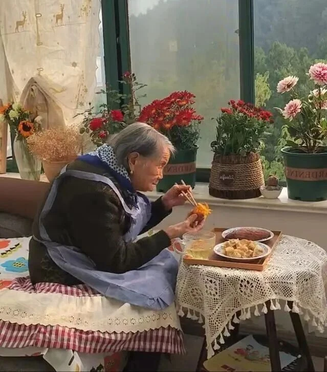 Căn nhà nhỏ của cụ bà 92 tuổi: Cuộc sống bình yên và tự tại Căn nhà nhỏ của cụ bà 92 tuổi: Cuộc sống bình yên và tự tại